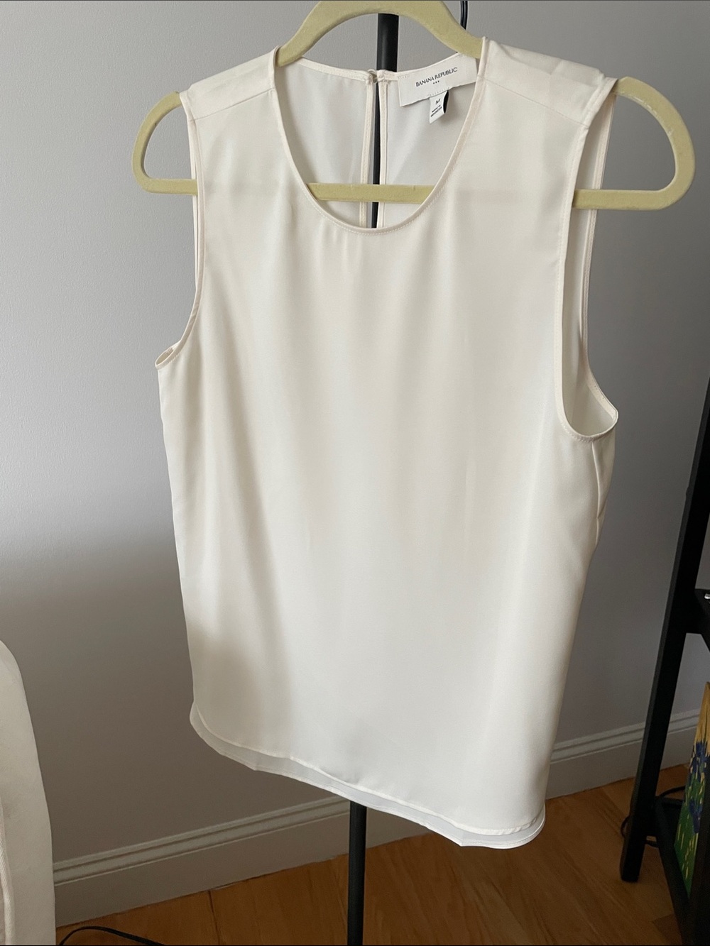 Banana Republic Sleeveless Shell Top in Ivory Cream